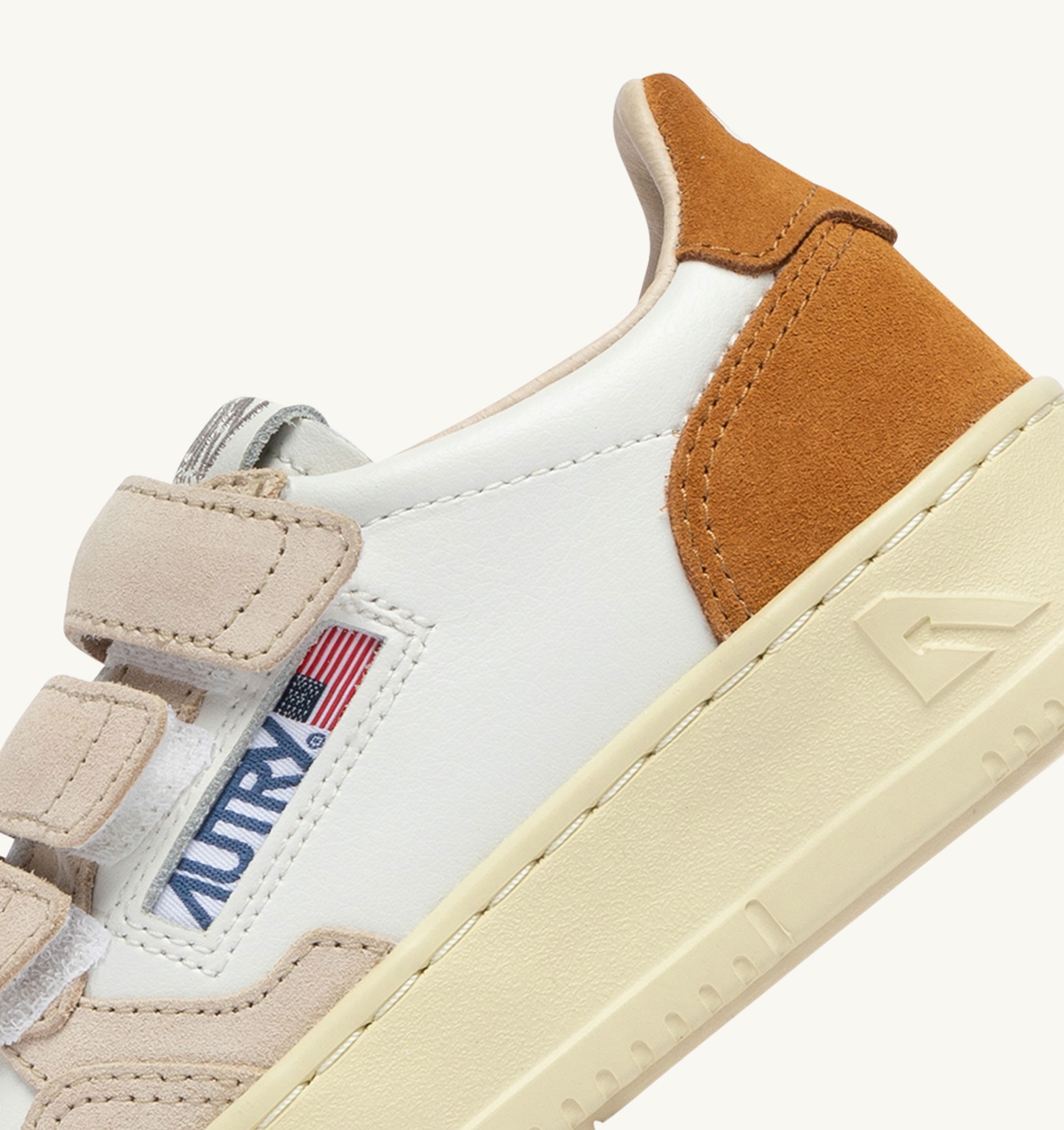 BASKETS MEDALIST KIDSTRIPES EN CUIR BLANC ET DAIM BROWN MUSCAT ET SAND