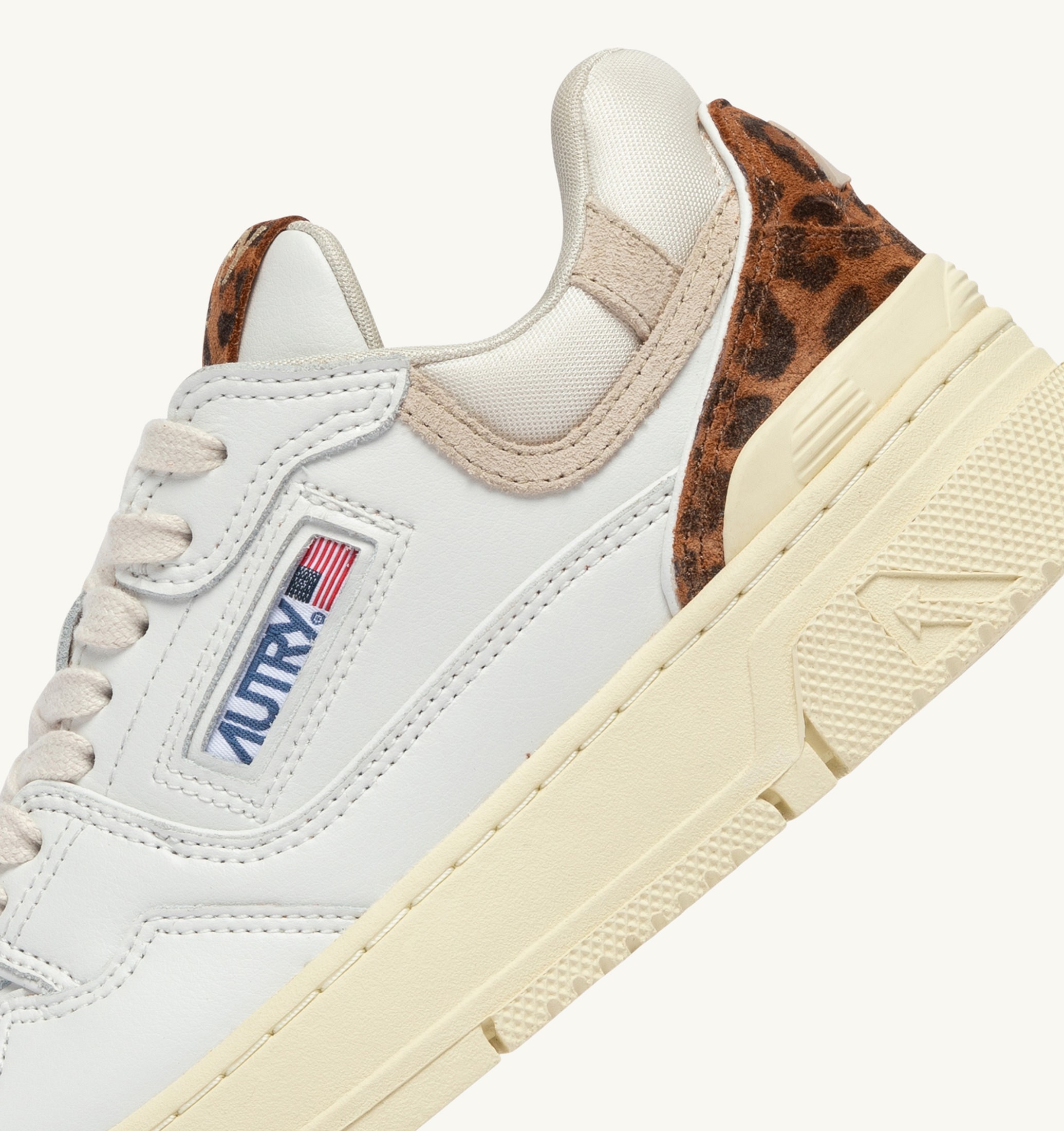 BASKETS CLC LOW EN CUIR BLANC ET LEOPARD
