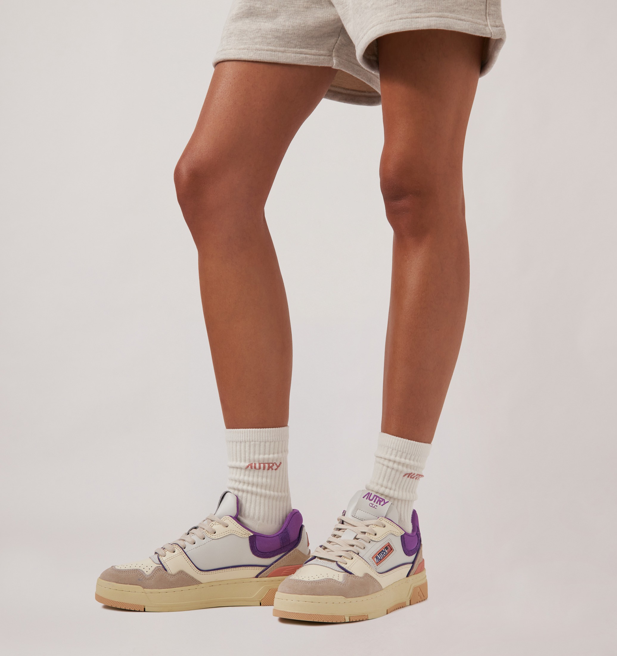 BASKETS CLC LOW EN CUIR ET DAIM BLANC SAND ET DEWBERRY