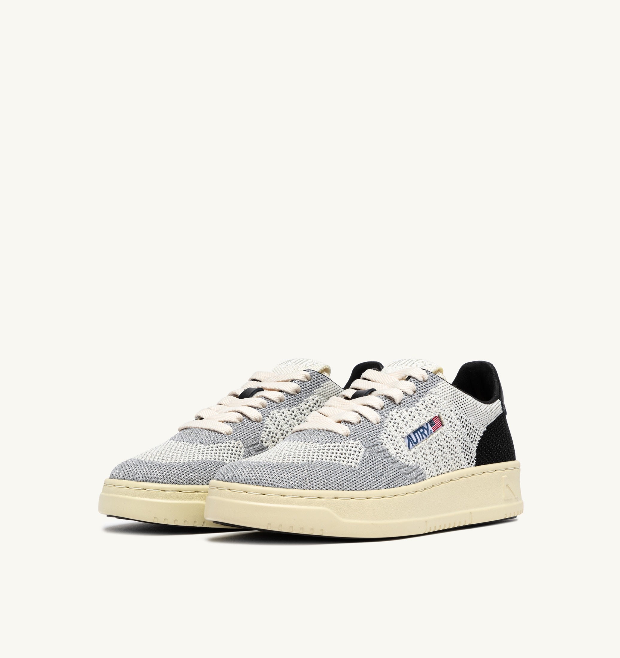 BASKETS MEDALIST EASEKNIT LOW EN MAILLE IVOIRE NOIR ET ARGENT