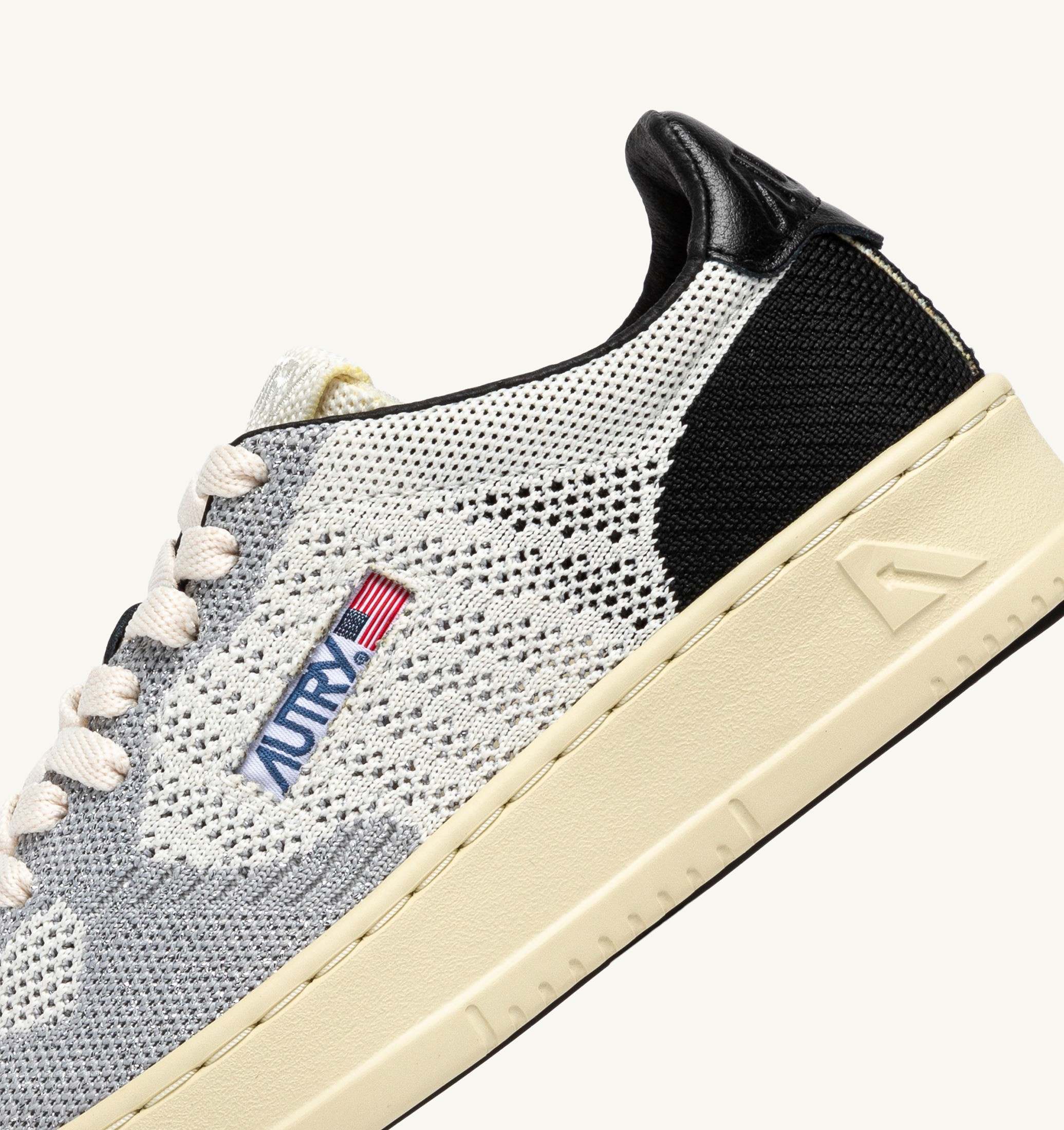 BASKETS MEDALIST EASEKNIT LOW EN MAILLE IVOIRE NOIR ET ARGENT