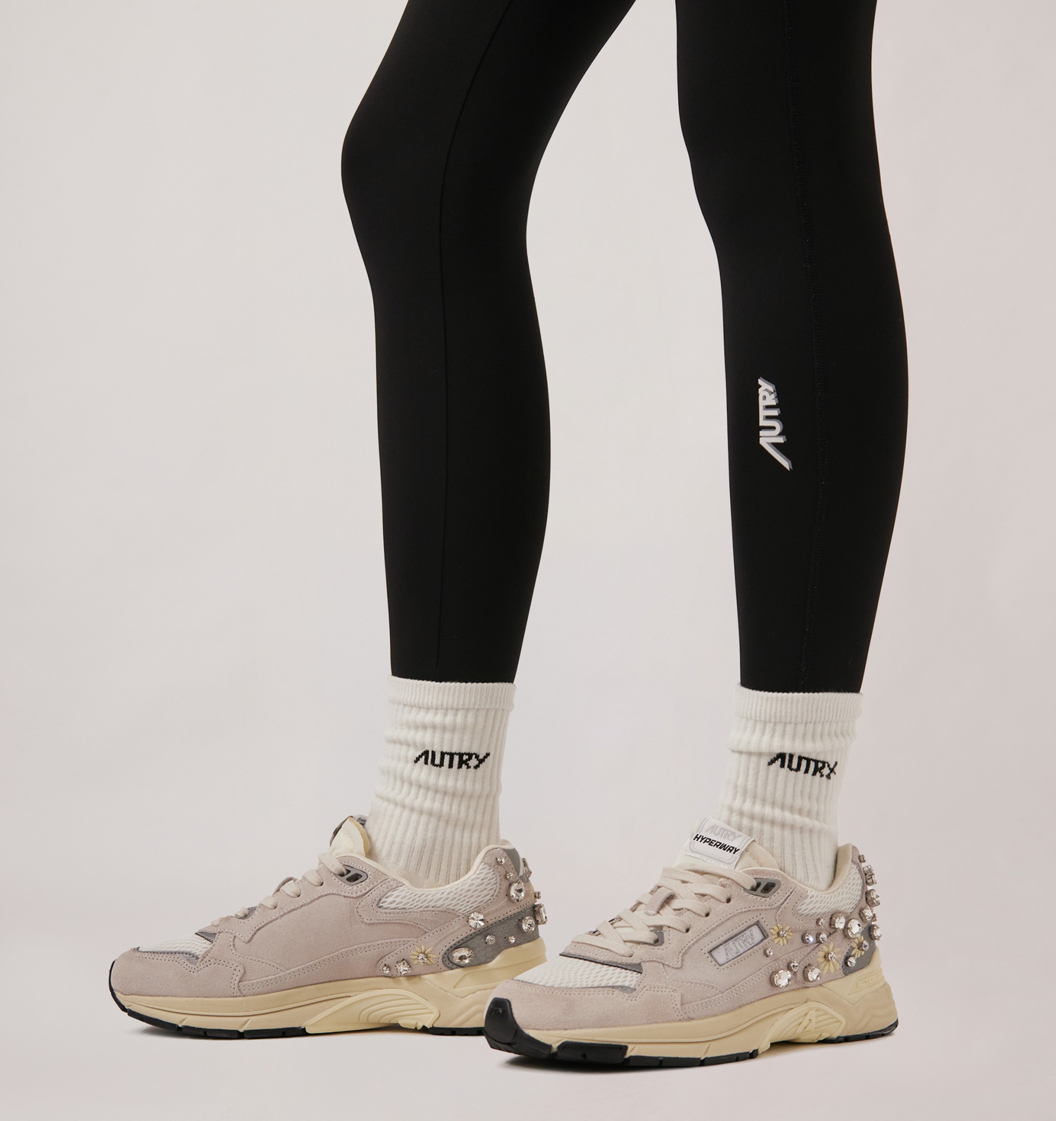 BASKETS HYPERWAY EN MESH ET DAIM BLANC AVEC DÉTAILS