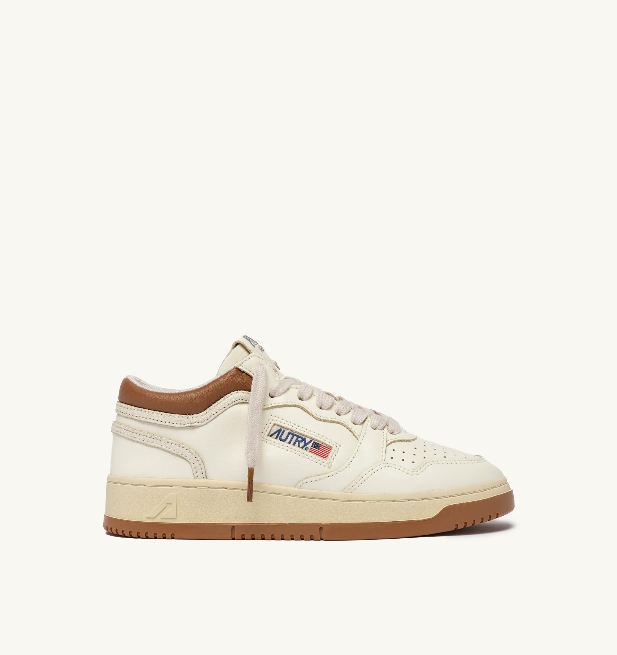BASKETS MED-WAY EN CUIR COLORIS MARSHMALLOW ET BROWN SUGAR