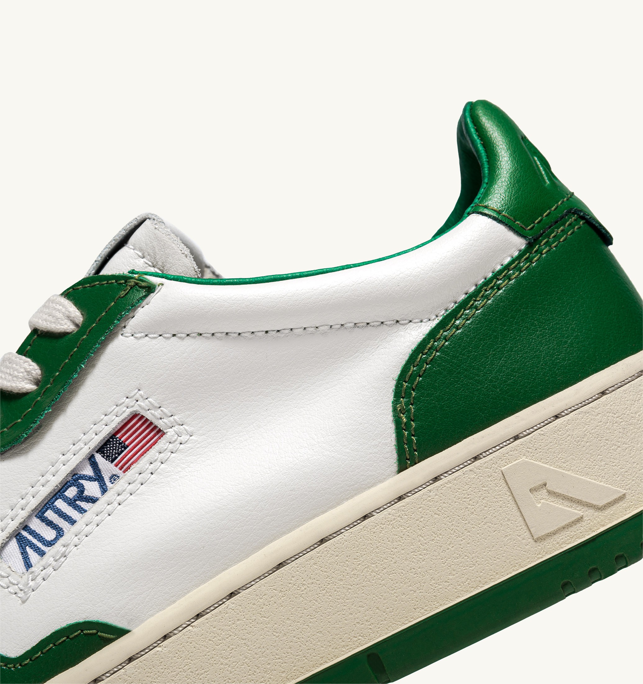 BASKETS MEDALIST LOW BICOLORE EN CUIR BLANC ET VERT