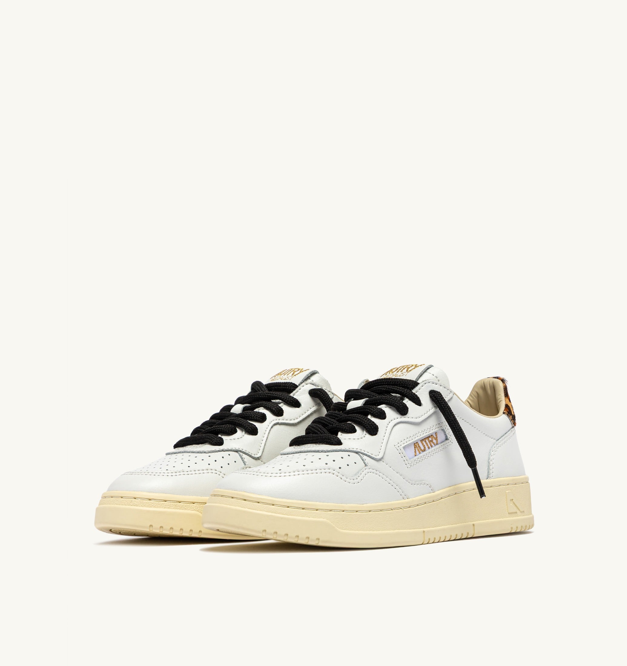 BASKETS MEDALIST LOW EN CUIR BLANC ET LEOPARD
