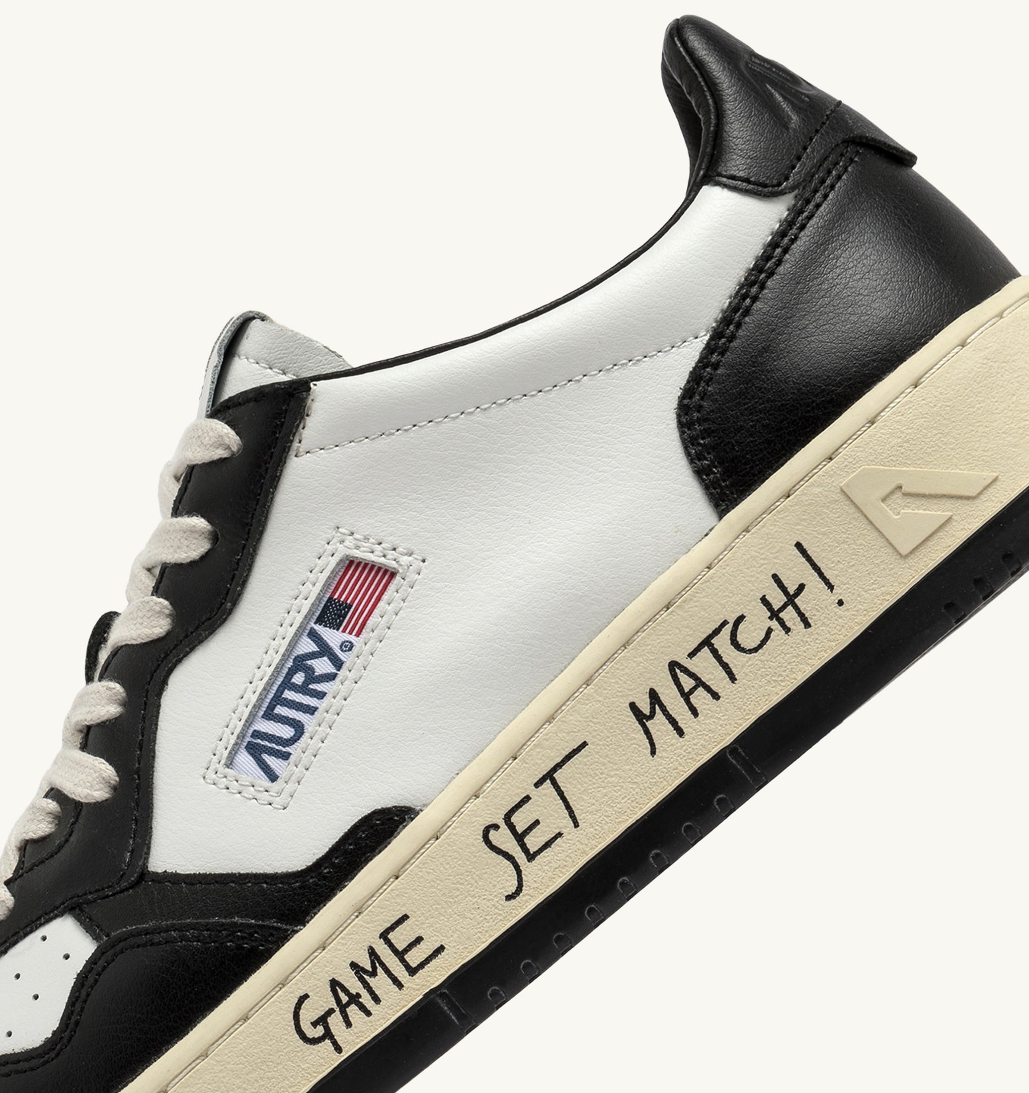 BASKETS MEDALIST LOW EN CUIR BLANC ET NOIR AVEC LETTERING