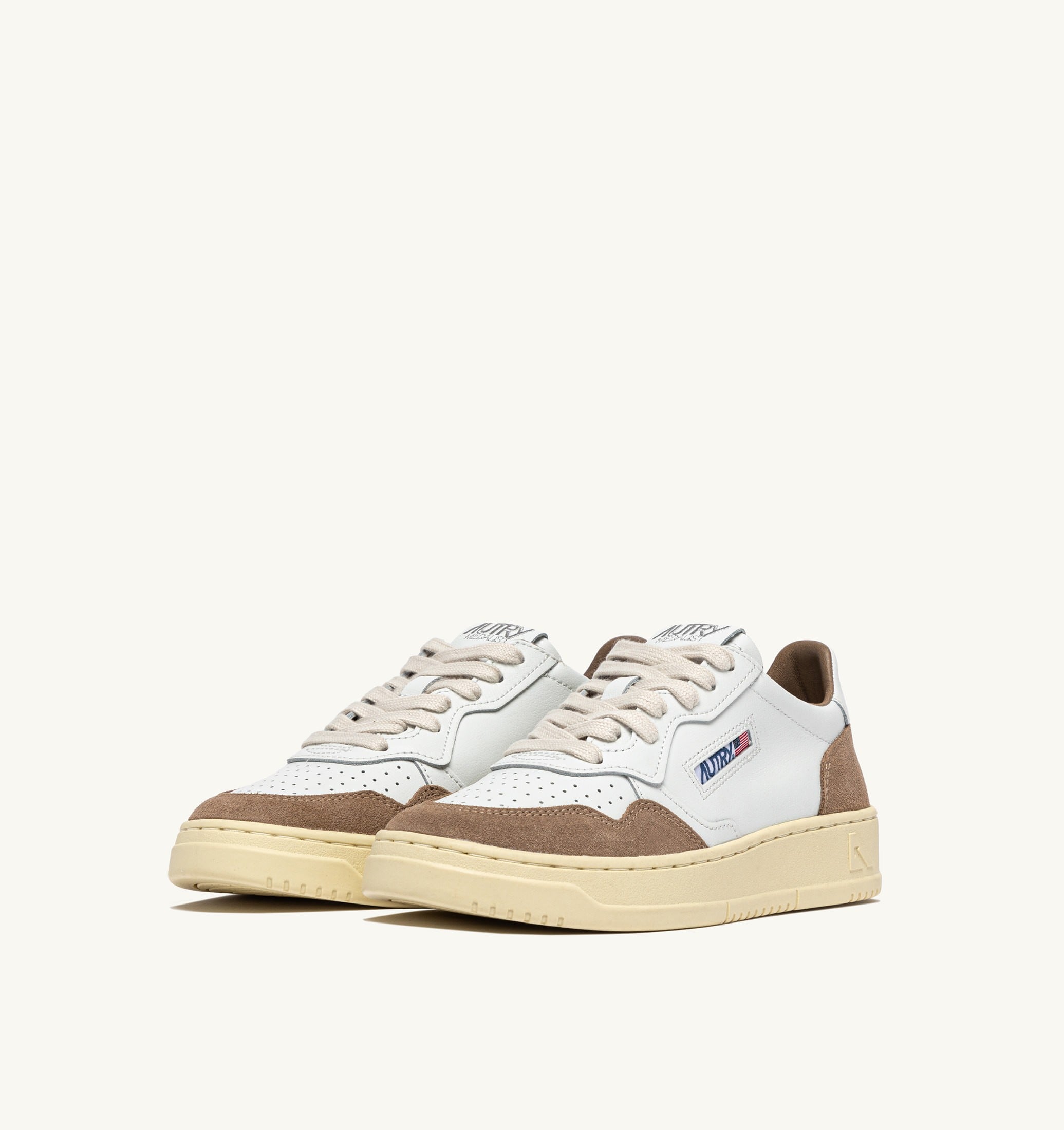 BASKETS MEDALIST LOW EN CUIR BLANC ET DAIM ANTILOPE