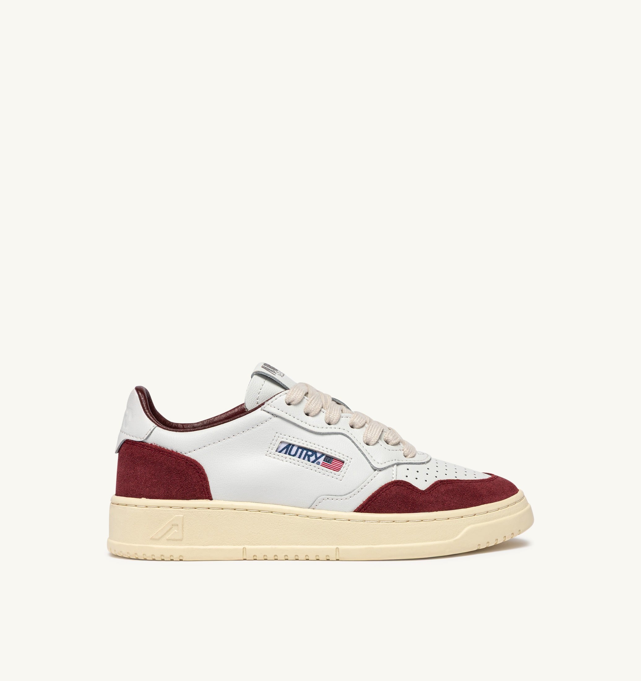 BASKETS MEDALIST LOW EN CUIR BLANC ET DAIM BORDEAUX
