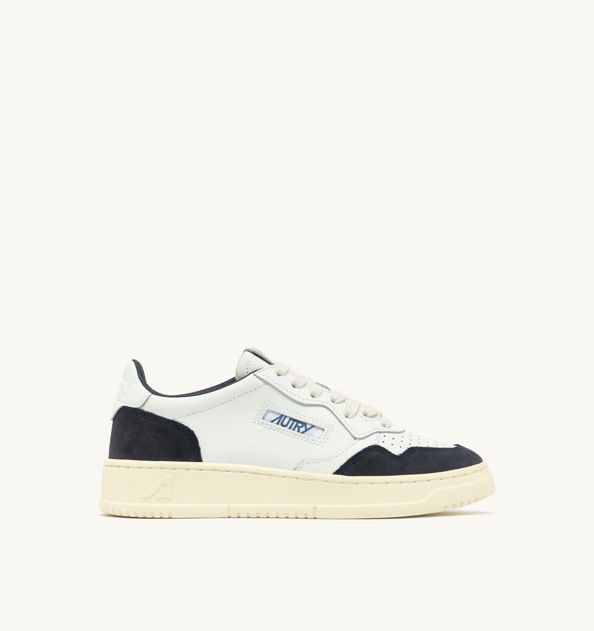 BASKETS MEDALIST LOW EN CUIR BLANC ET DAIM OCÉAN