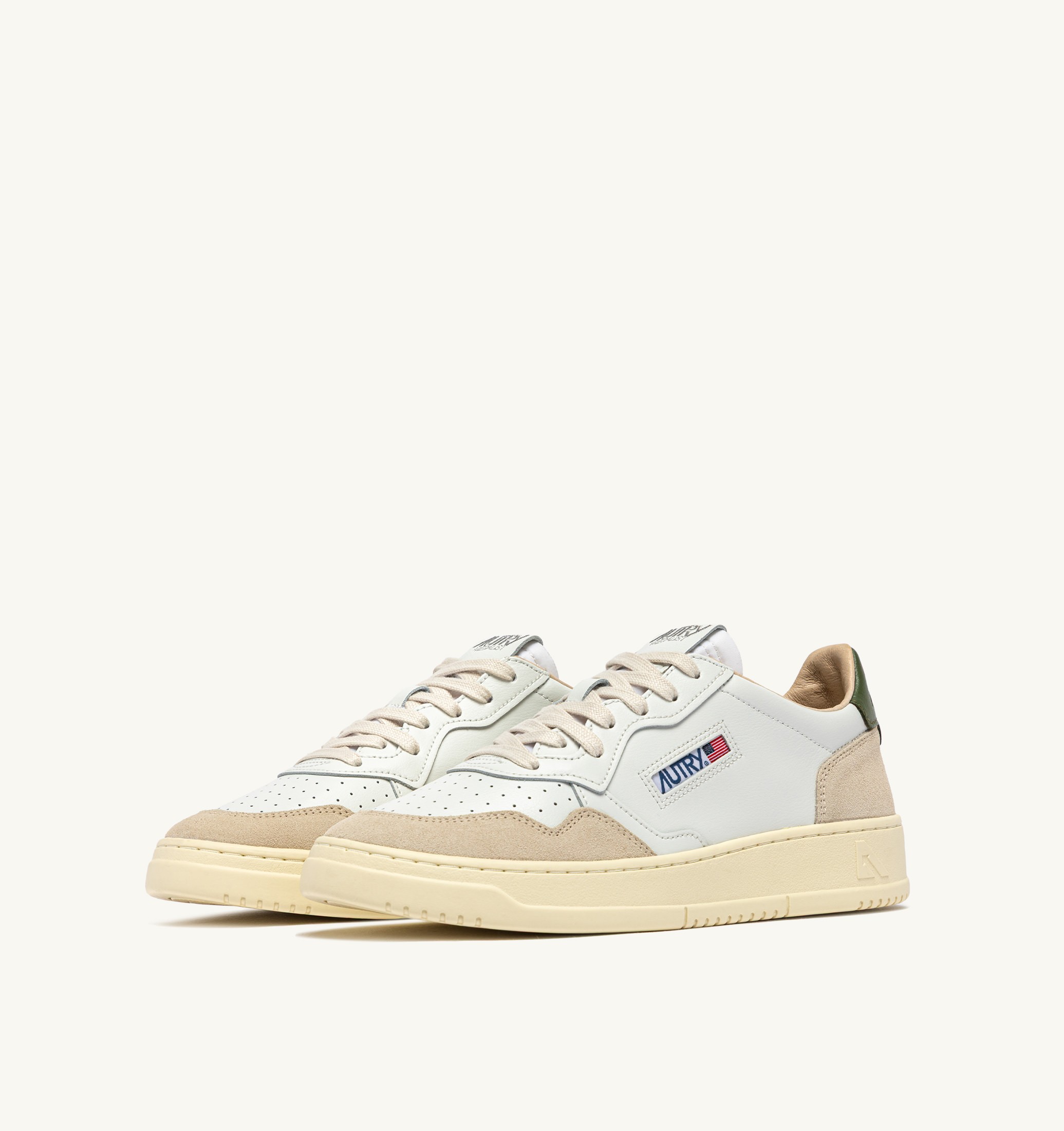 BASKETS MEDALIST LOW EN DAIM ET CUIR BLANC ET BRONZE GREEN