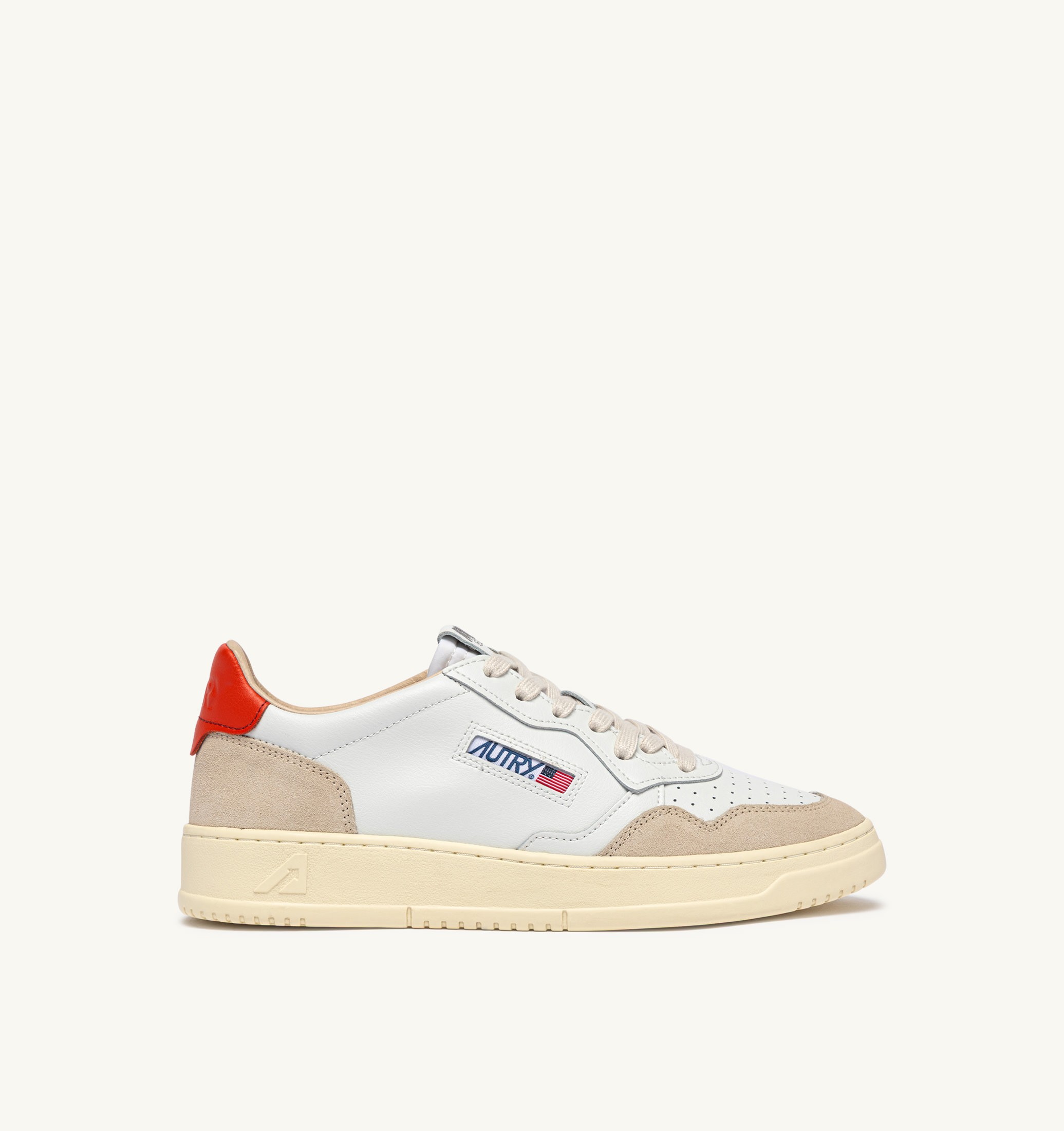 BASKETS MEDALIST LOW EN DAIM ET CUIR BLANC ET LION