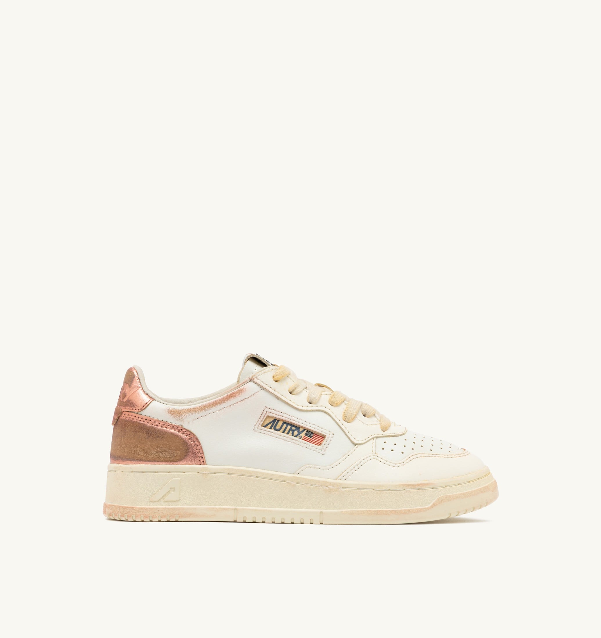 BASKETS MEDALIST LOW SUPER VINTAGE EN CUIR BLANC SALMON ET VANILLA