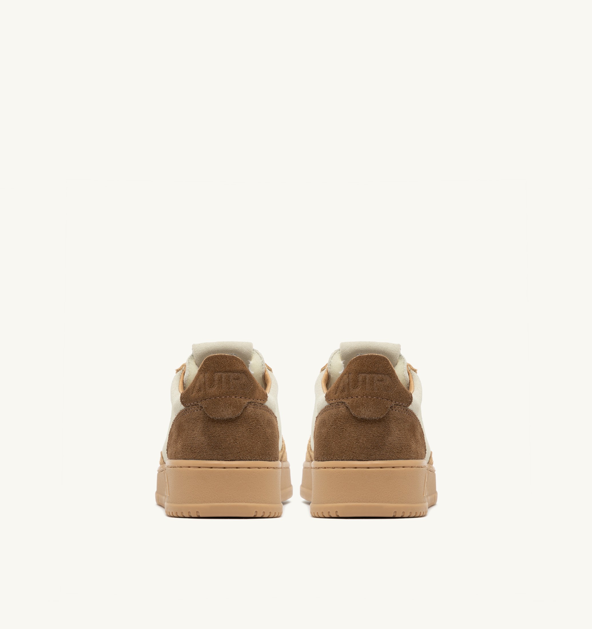BASKETS MEDALIST LOW TRICOLORE EN DAIM TUNDRA EGG ET PEANUT