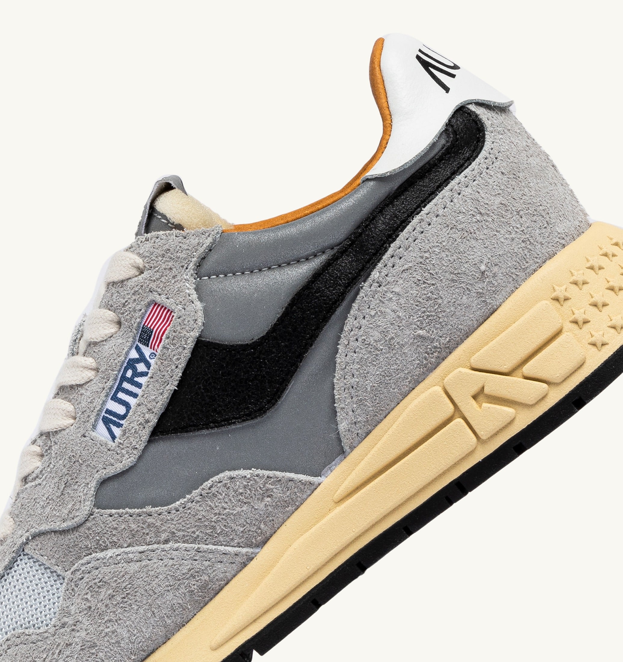 BASKETS REELWIND LOW EN DAIM SAND ET NYLON RÉFLÉCHISSANT