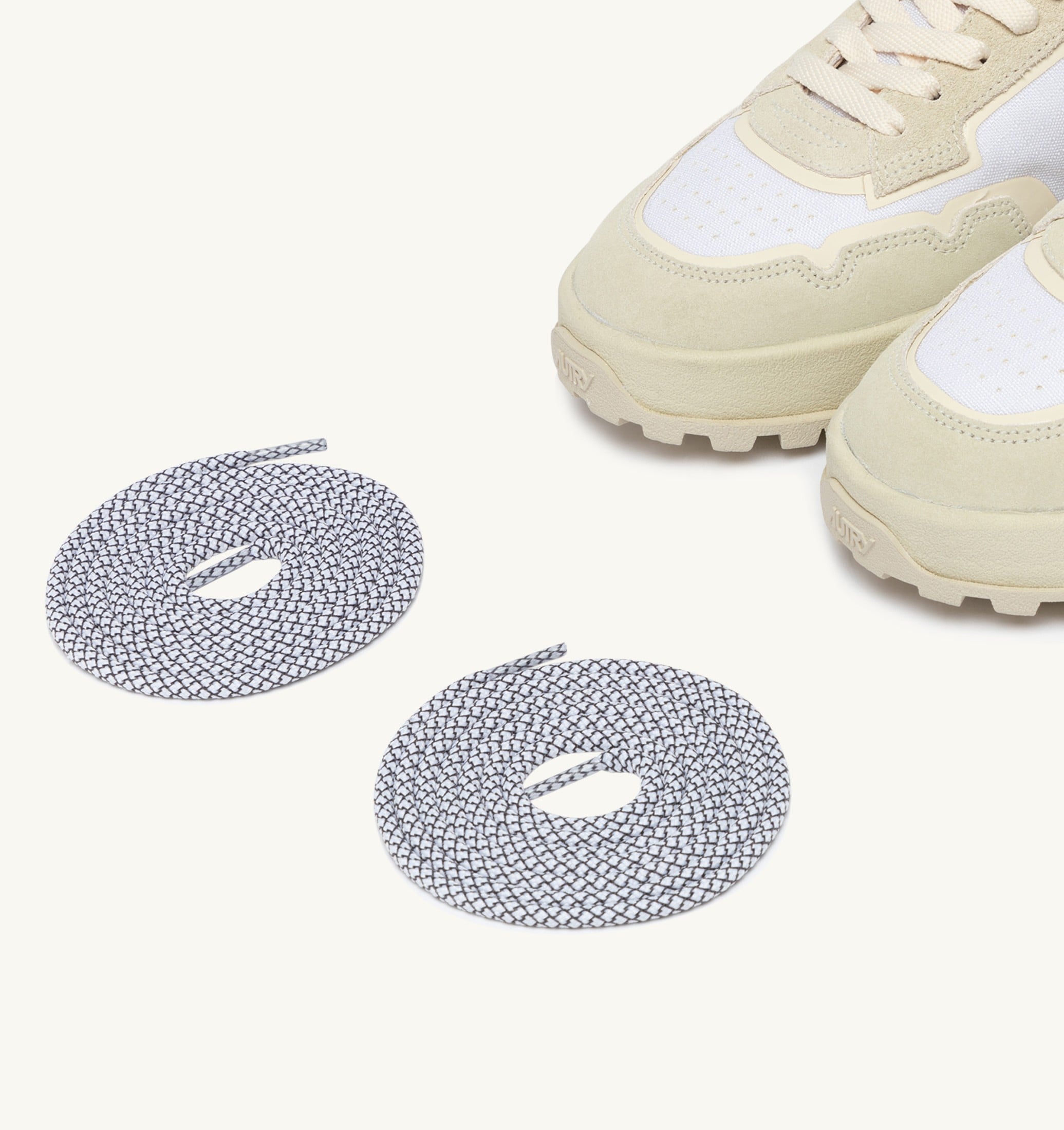 BASKETS WILDPACE LOW EN CORDURA ET DAIM BLANC