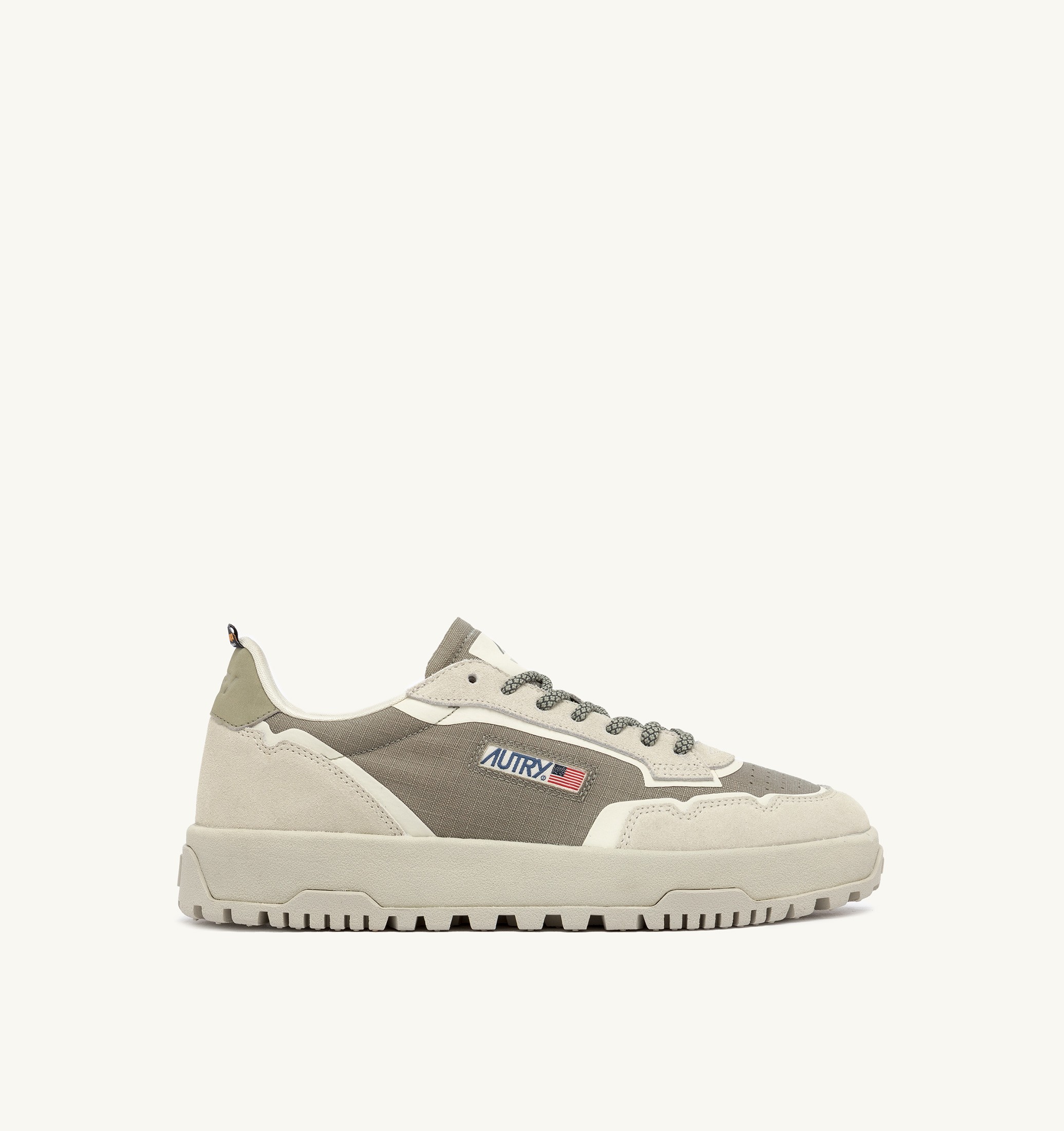 BASKETS WILDPACE LOW EN CORDURA ET DAIM COLORIS ELMOND ET BLANC