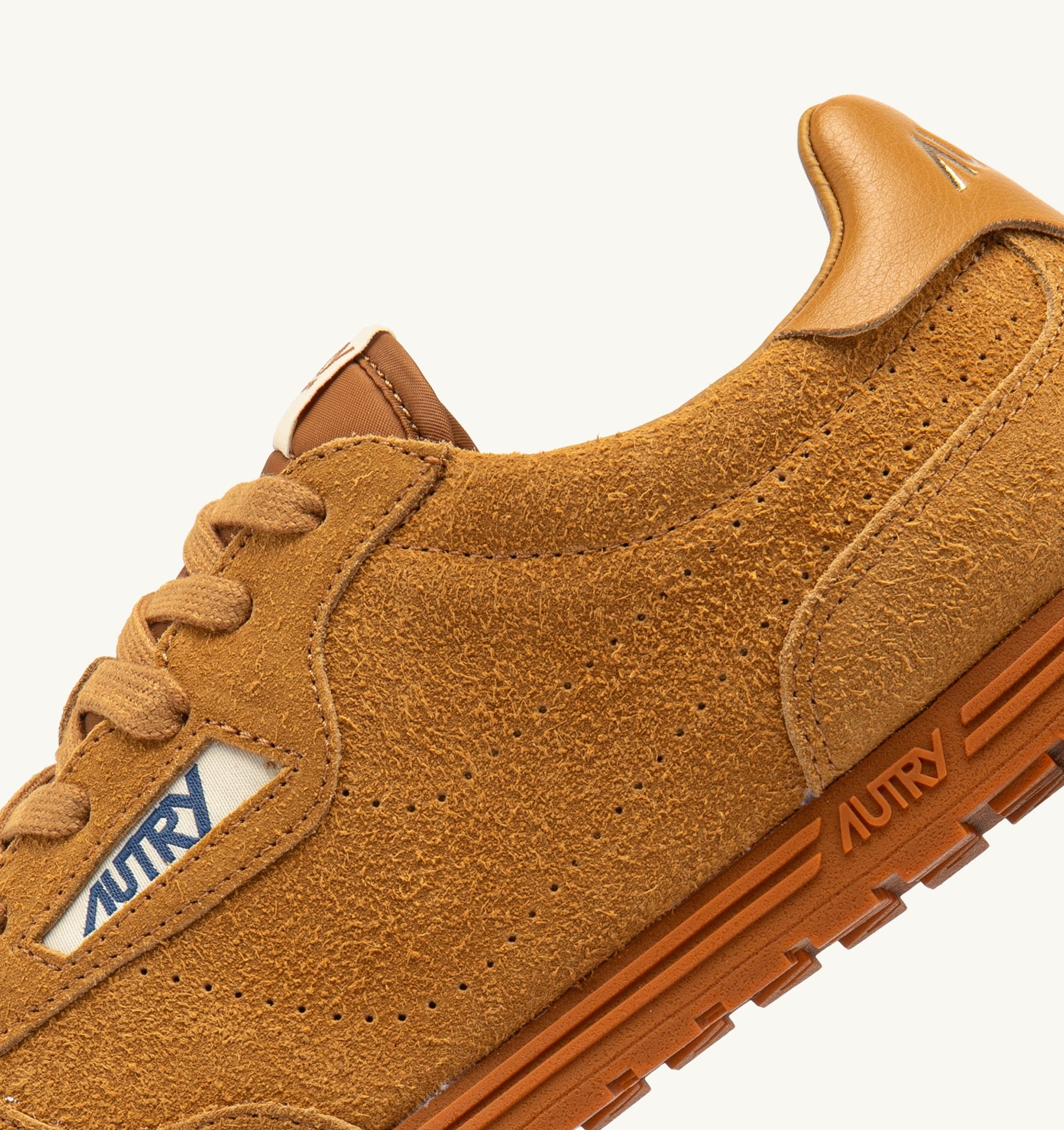 BASKETS WINDSPIN EN DAIM FAUVE