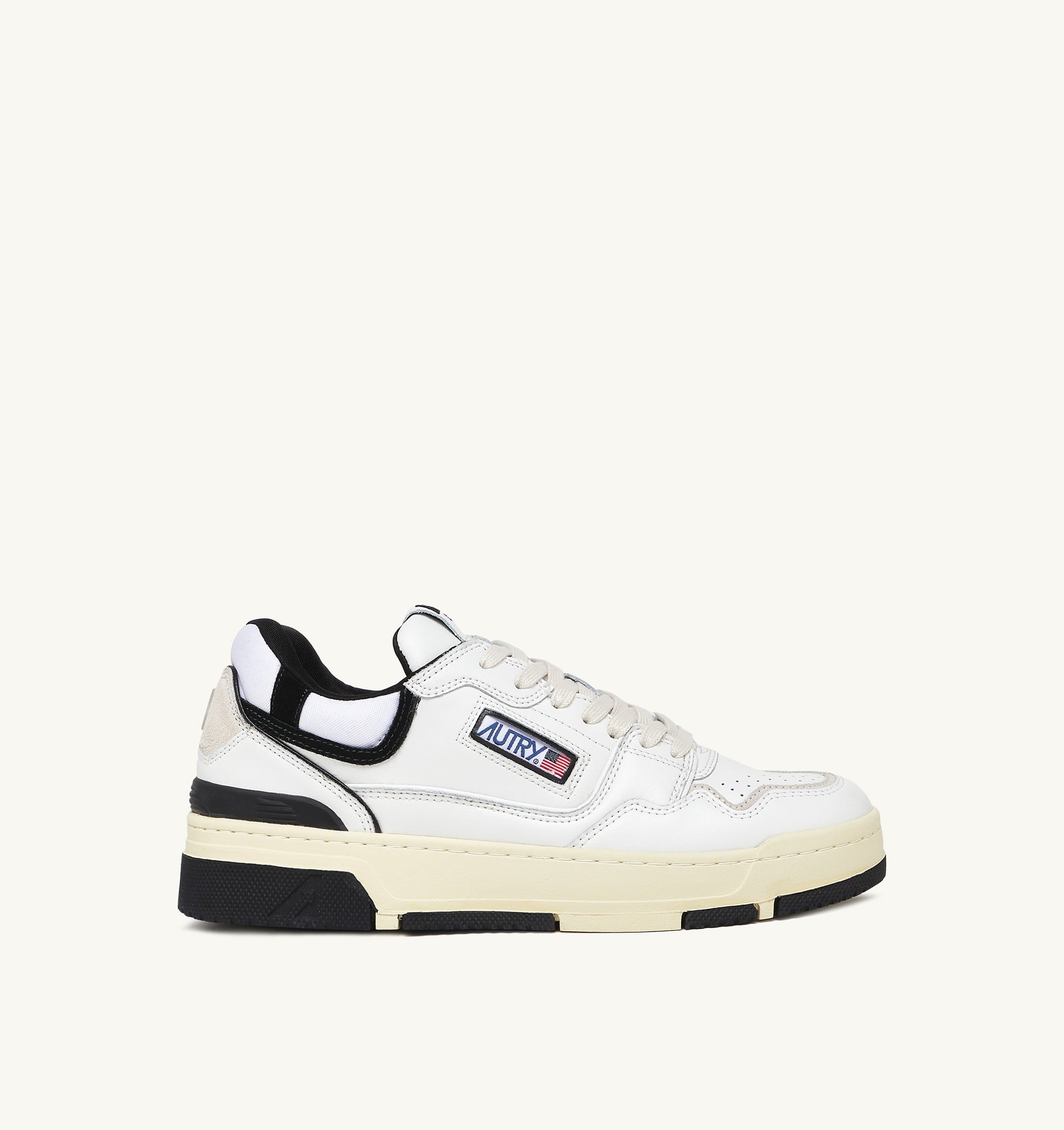 BASKETS CLC LOW EN CUIR BLANC ET DAIM NOIR