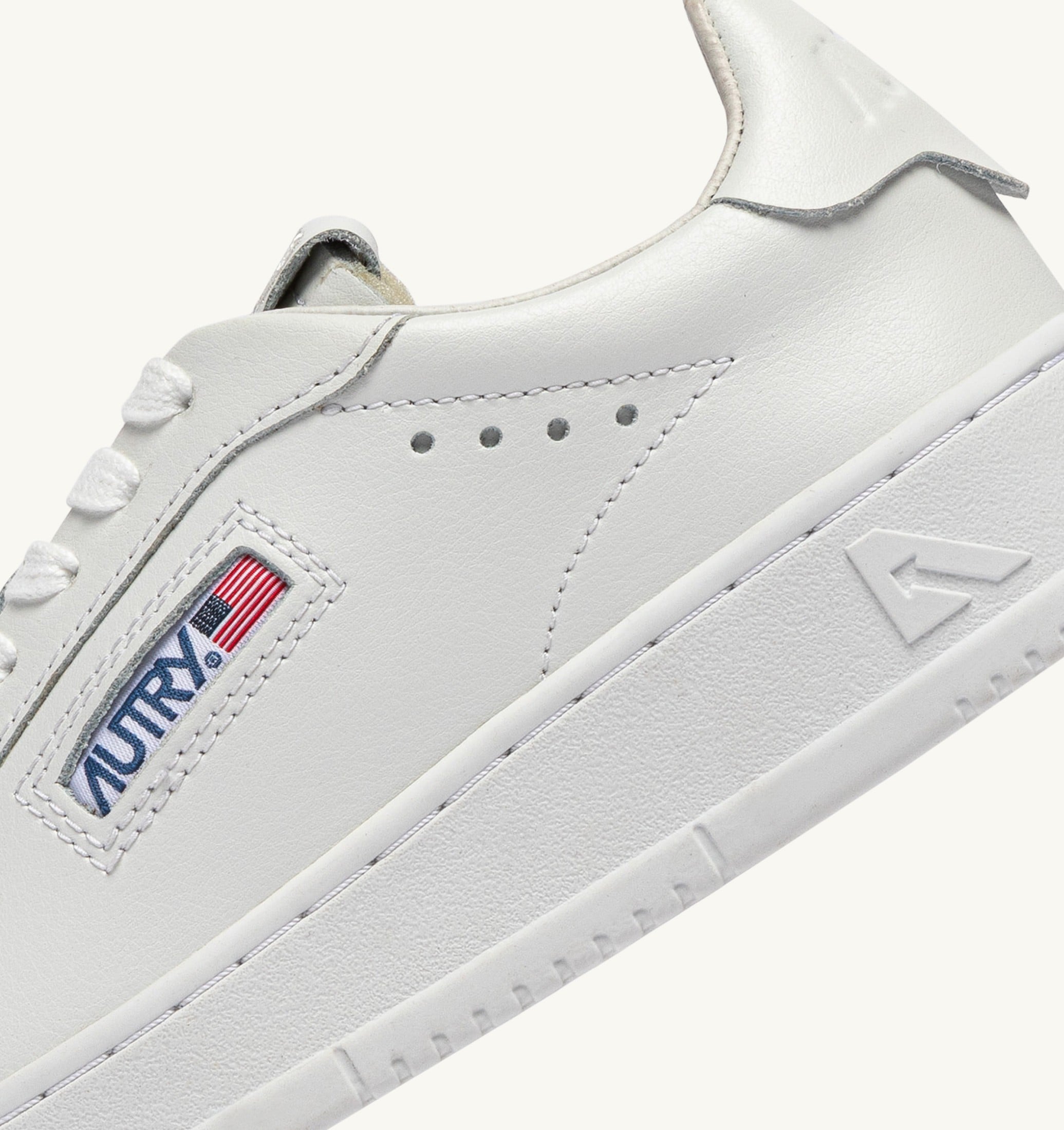 BASKETS DALLAS LOW EN CUIR BLANC