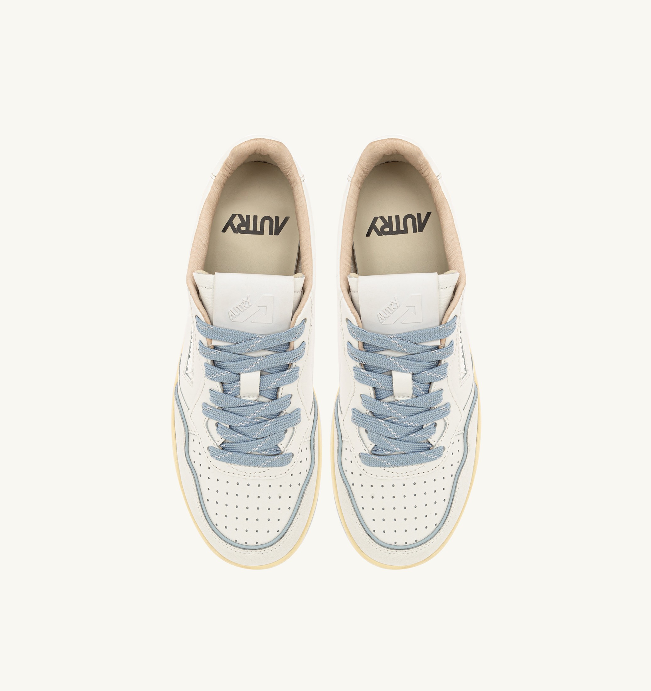 BASKETS GOLF LOW EN CUIR BLANC ET PEARL BLUE