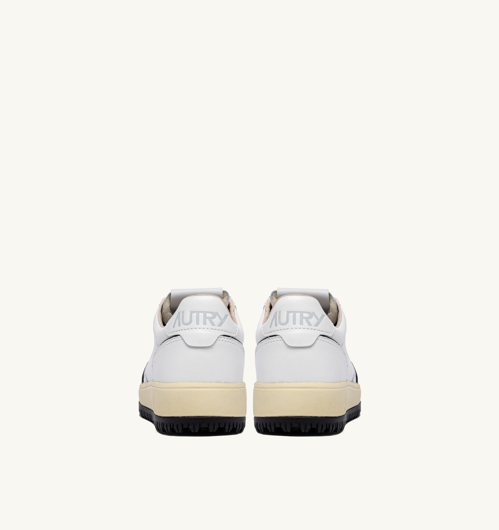 BASKETS GOLF LOW EN CUIR COLORIS BLANC ET NOIR