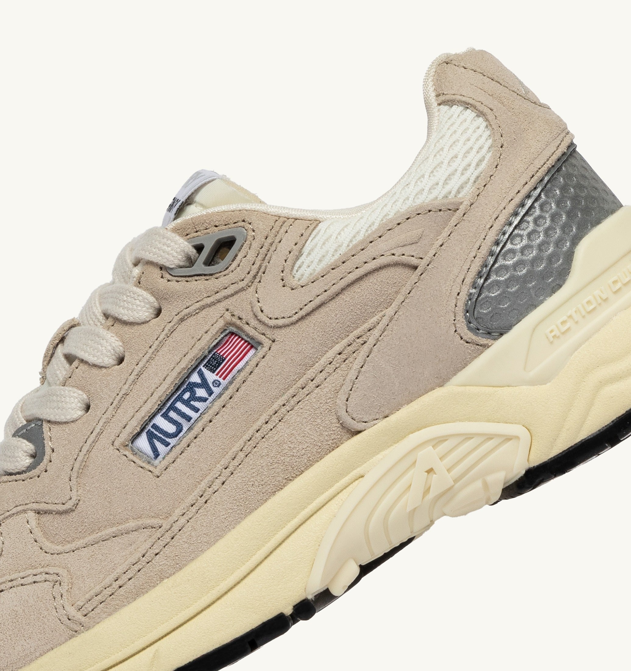 BASKETS HYPERWAY EN MESH ET DAIM SAND ET ARGENT