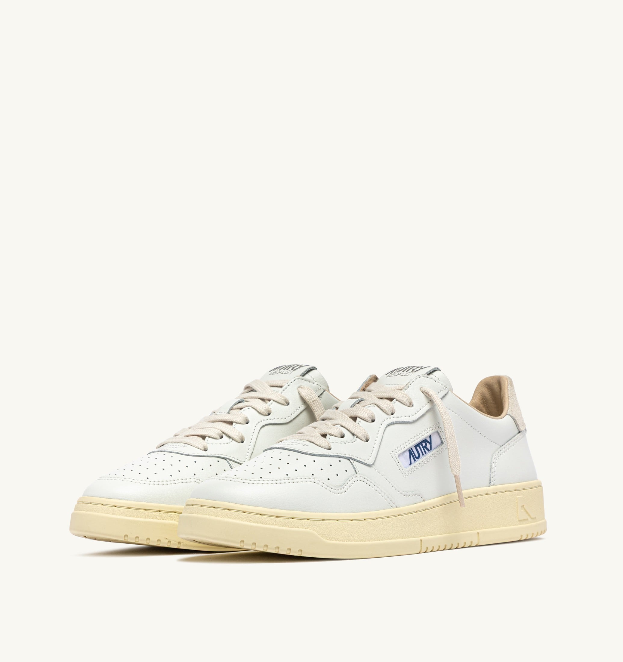 BASKETS MEDALIST LOW EN CUIR BLANC ET DAIM SNOW WHITE