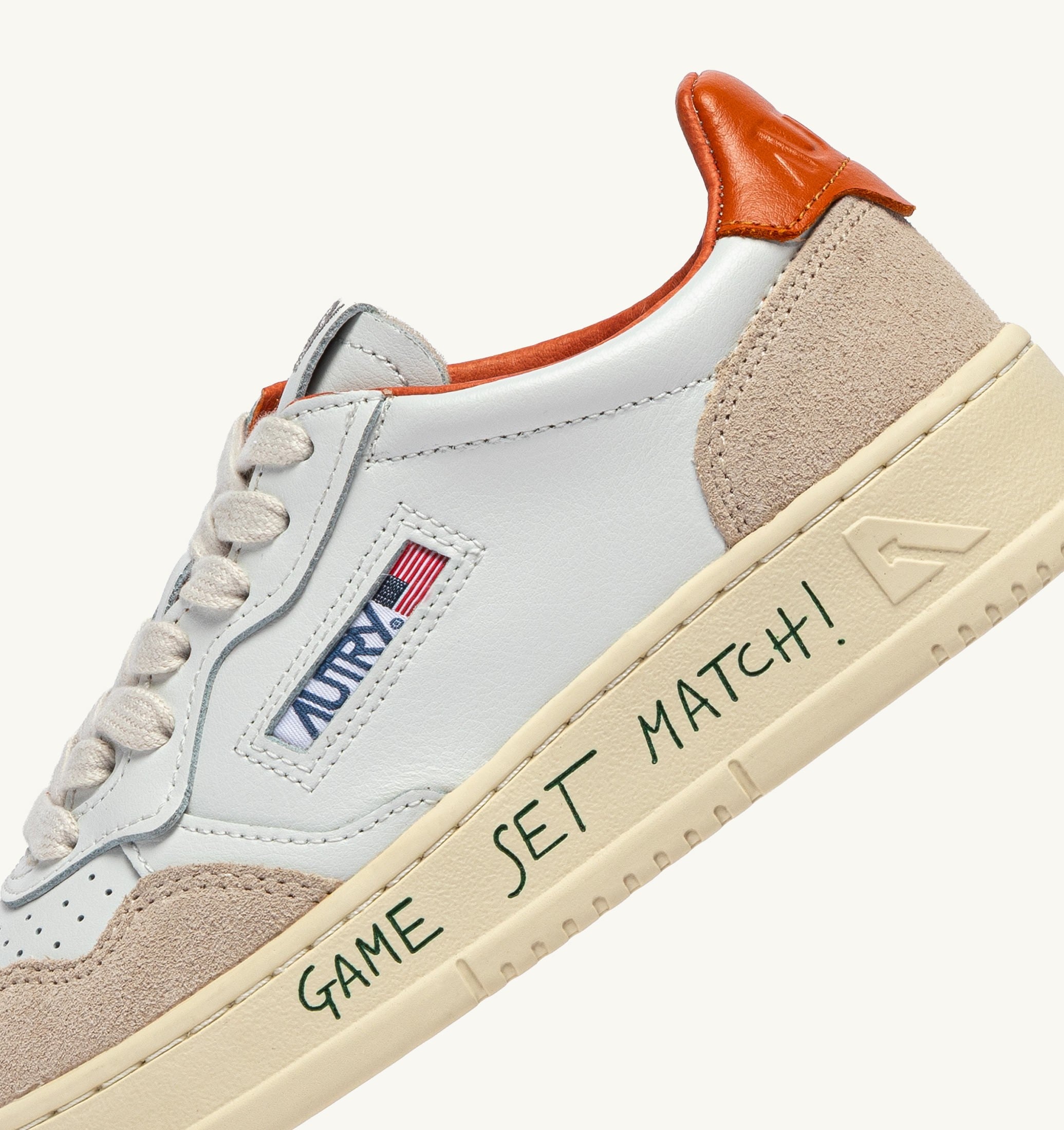 BASKETS MEDALIST LOW EN CUIR ET DAIM BLANC ET HAWAIIAN SUNSET AVEC LETTERING
