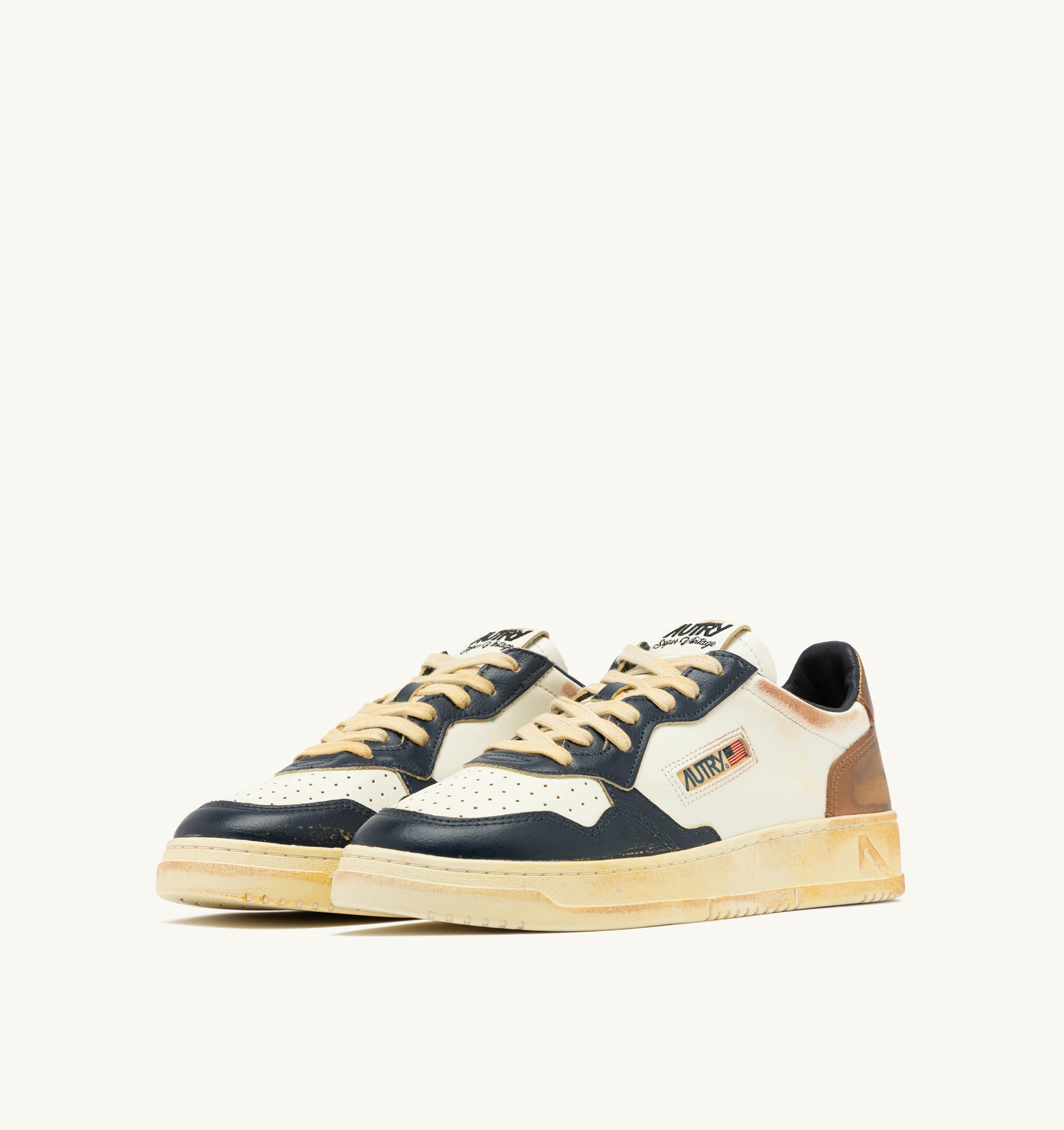 BASKETS MEDALIST LOW SUPER VINTAGE EN CUIR BLANC CUIVRE ET SPACE