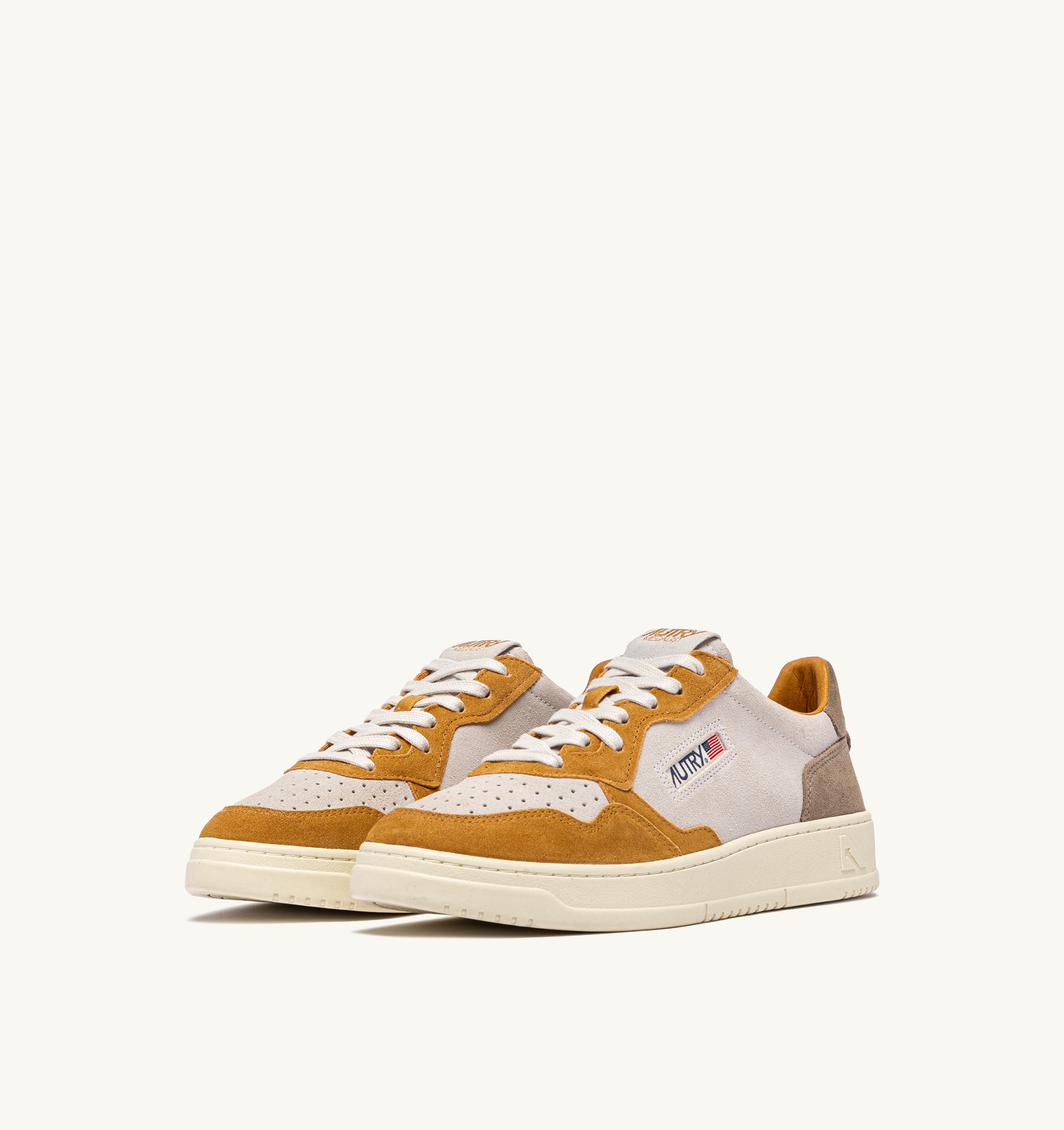 BASKETS MEDALIST LOW TRICOLORE EN DAIM ANTILOP BLANC ET BROWN MUSCAT