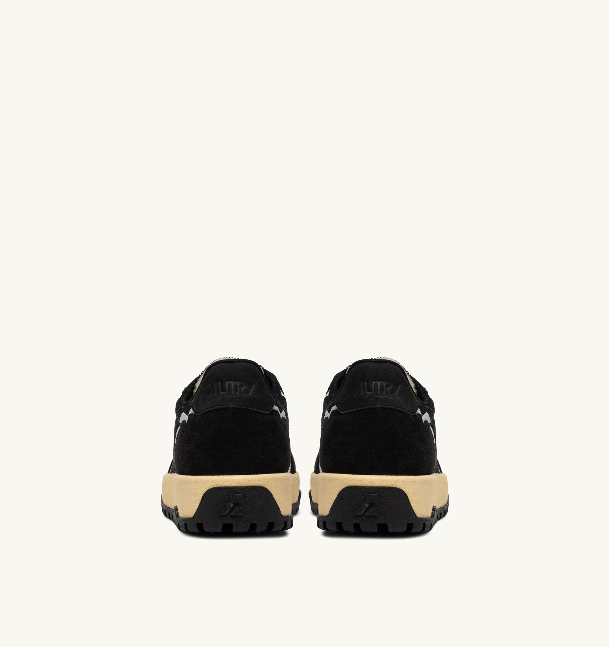 BASKETS WILDPACE LOW EN DRAGON MESH ET DAIM NOIR