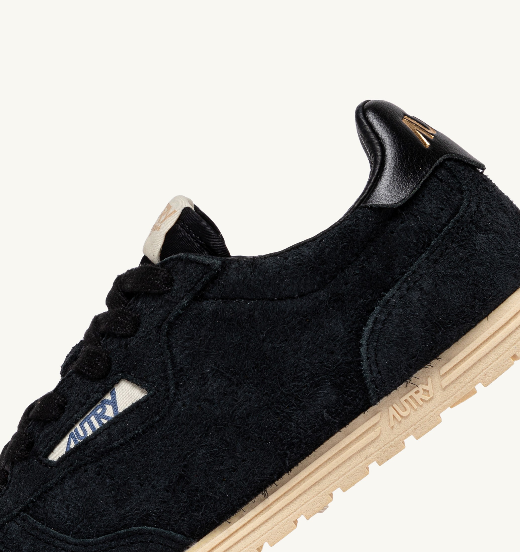 BASKETS WINDSPIN EN DAIM NOIR